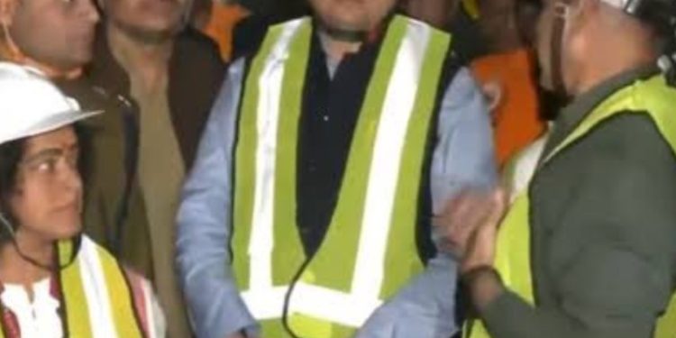 बड़ी खबर: मुख्यमंत्री धामी ने लिया सुरंग में फंसे श्रमिकों के बचाव कार्यों का ब्यौरा