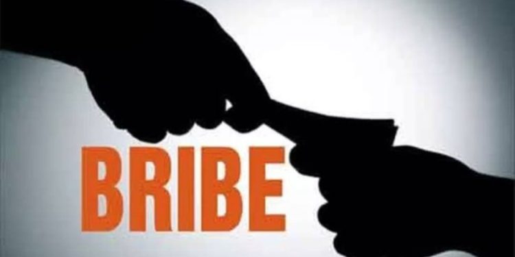 बड़ी खबर : विजिलेंस से दबोचा एक और रिश्वतखोर अधिकारी