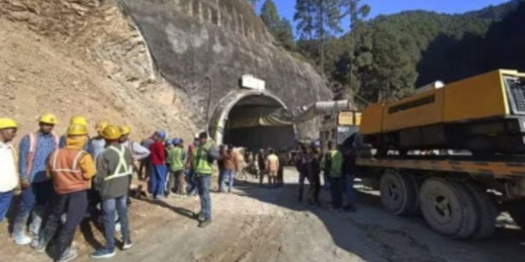 लापरवाहीः सुरंग में 40 नहीं 41 मजदूर फंसे हुए हैं,6 दिन बाद पता चला