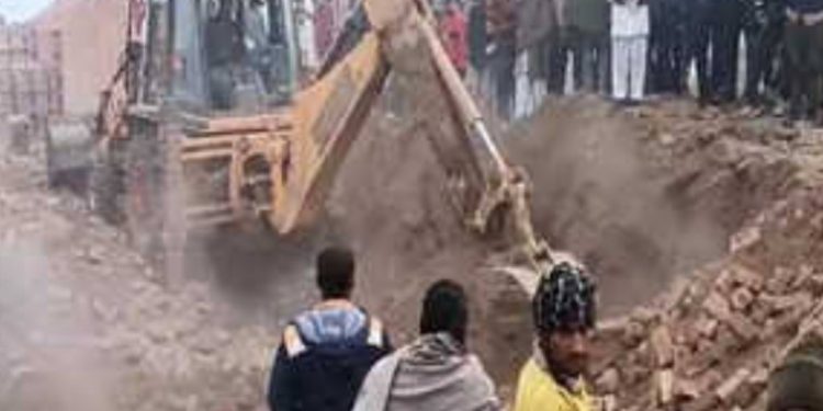 हादसा : यहां ईंट-भट्टे में लोहे की प्लेट गिरने से 6 की मौत, दो घायल