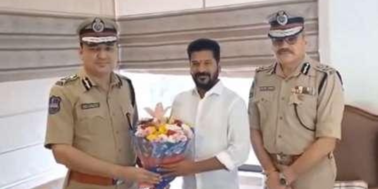 ब्रेकिंग न्यूज : तेलंगाना के पुलिस महानिदेशक को चुनाव आयोग ने किया निलंबित, जानिए कारण…..