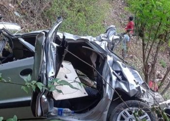 बडा़ हादसा : यहां कार एक्सीडेंट में पति-पत्नी और पुत्रीकी मौत, 300 मीटर नीचे खाई में गिरी कार 