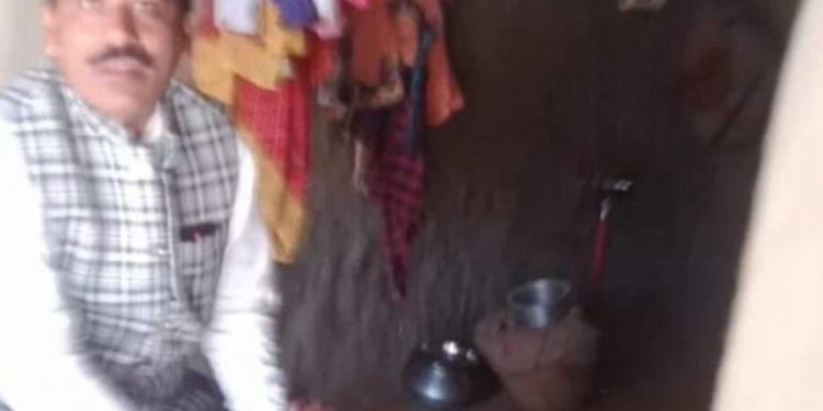 शर्मनाक : सरस्वती शिशु मंदिर के प्रधानाचार्य नाबालिक छात्रा का यौन शोषण करते कैमरे में हुए कैद