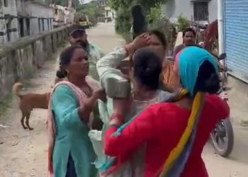 बड़ी खबर : उत्तराखंड में यहां पहनाई महिला प्रधान को जूते की माला