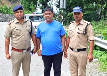 बड़ी खबर : आरटीआई एक्टिविस्ट विकेश नेगी जिला बदर, खुलासे करने की मिली सजा!