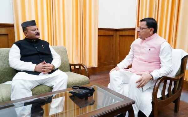 विधानसभा सत्र : अपनी ही पार्टी की शिकायत लेकर सीएम धामी से मिले धामी