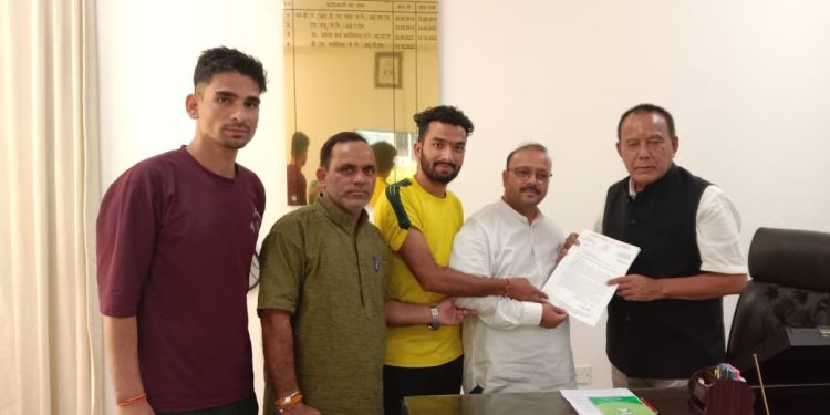 पुलिस भर्ती में आयु सीमा में छूट देने की उठी मांग । गीता राम गौड़ के नेतृत्व में आयोग के अध्यक्ष से मिले बेरोजगार