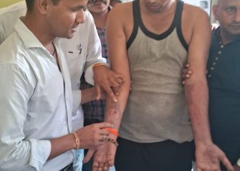 शर्मनाक : नैनीताल पुलिस की गुंडागर्दी, फेरीवाले का आधार कार्ड पूछने पर स्थानीय युवक को बुरी तरह पीटा