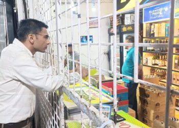 गजब : डीएम से भी शराब के ठेके पर ओवर रेटिंग, 660 की मैकडॉवेल व्हिस्की के 680 रूपए, फिर आगे क्या हुआ