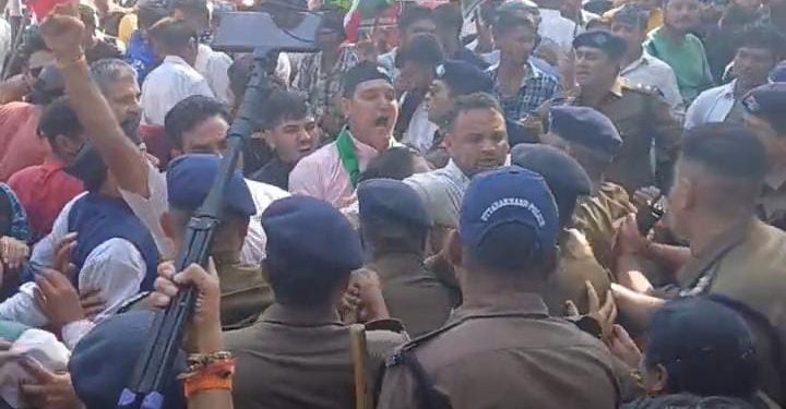 ब्रेकिंग : मूल निवास, भू- कानून तांडव रैली में आंदोलनकारियों का तांडव, पुलिस से झड़प