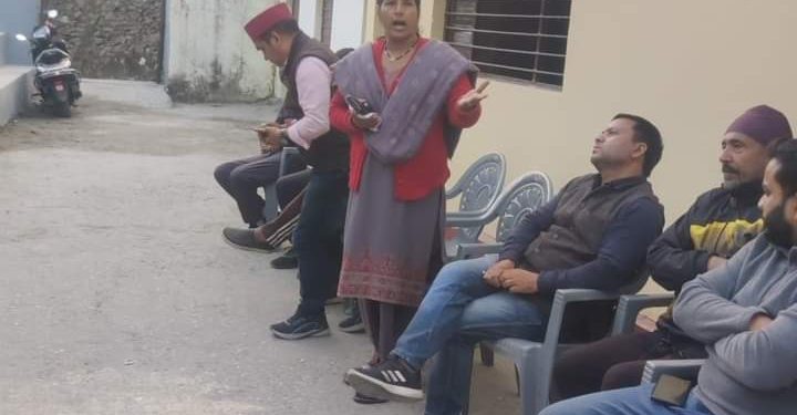 टिहरी : ग्रामीणों द्वारा जमीन न बेचने का निर्णय, किया गया सम्मानित