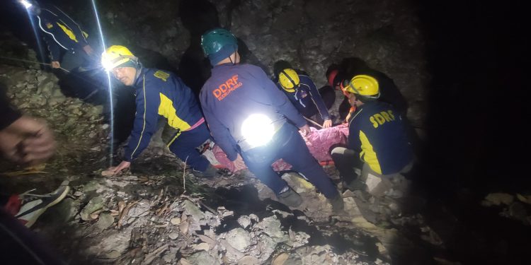 रूद्रप्रयाग : पैर फिसलने से 70 मीटर गहरी खाई में गिरा युवक, SDRF बनी देवदूत