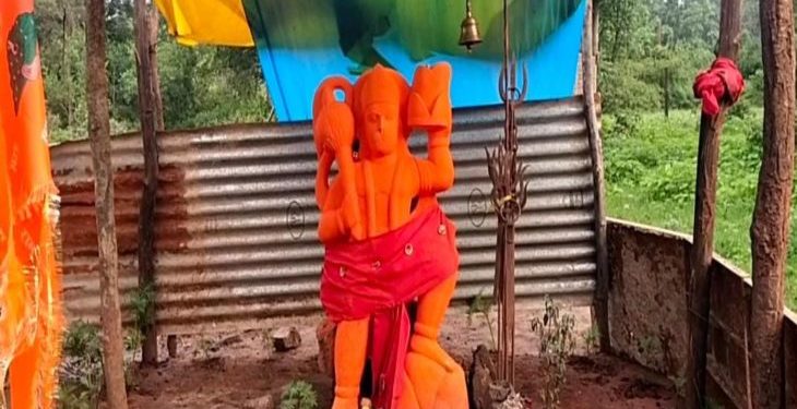 लैंड जिहाद : सफाई के दौरान मिले शिव, हनुमान मंदिर में आज सुबह की गई आरती