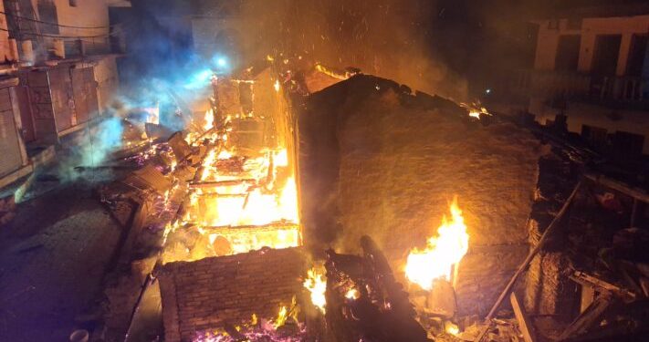 हादसा : मयाली और बड़कोट में भीषण अग्निकांड, कई दुकान और मकान स्वाहा