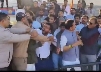 देहरादून : पत्रकारों के क्रिकेट टूर्नामेंट में कांग्रेसियों की गुंडागर्दी