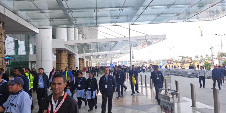 हड़कंप : जॉली ग्रांट एयरपोर्ट को बम से उड़ने की धमकी, जांच एजेंसियां जांच में जुटी