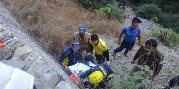 पौड़ी : द्वारिखाल में दर्दनाक हादसा, गहरी खाई में गिरी कार, तीन की मौत