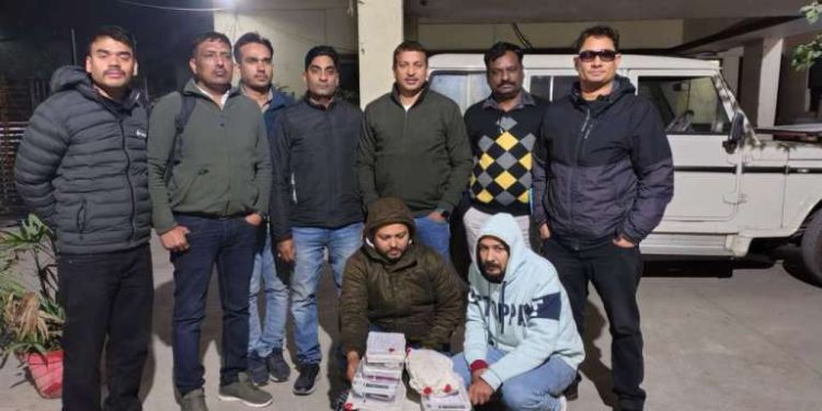 धरपकड़ : एसटीएफ ने दो साइबर ठगों को किया गिरफ्तार, कई लैपटॉप और सिम कार्ड बरामद