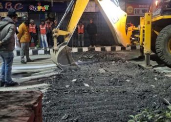 स्मार्ट सिटी देहरादून : 30 मिनट में सात वाहन दुर्घटनाग्रस्त, फिर आधी रात में उखाड़े स्पीड ब्रेकर