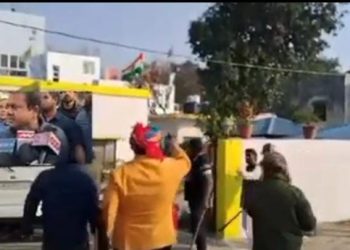 वीडियो : विवादित पूर्व विधायक चैंपियन की गुंडागर्दी, उमेश कुमार के कार्यालय पर फायरिंग