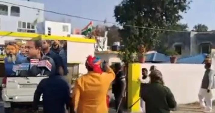 वीडियो : विवादित पूर्व विधायक चैंपियन की गुंडागर्दी, उमेश कुमार के कार्यालय पर फायरिंग