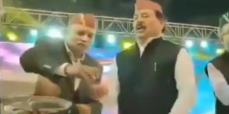 वीडियो : हरक सिंह रावत पर आया देवता, वीडियो वायरल