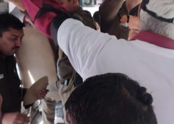 बड़ी खबर : दिल्ली में प्रेमचंद अग्रवाल के खिलाफ प्रदर्शन कारी हिरासत में, लाठीचार्ज