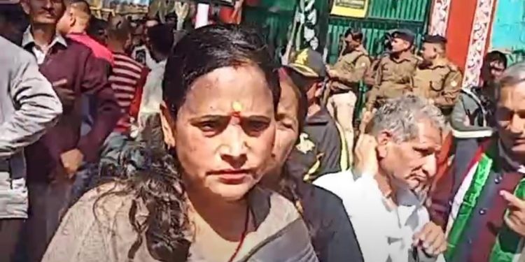 आक्रोश : मंत्री प्रेमचंद अग्रवाल की बर्खास्तगी की मांग को लेकर राष्ट्रवादी रीजनल पार्टी का सीएम आवास कूच