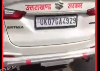 वीडियो : उत्तराखंड सरकार की गाड़ी में कुत्ते की सैर
