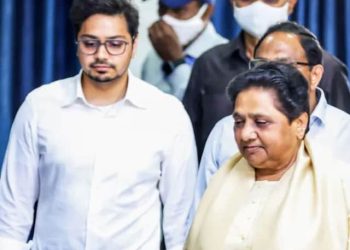 बड़ी खबर : मायावती की भतीजे से माया खत्म, आकाश आनंद को हटाया सभी पदों से