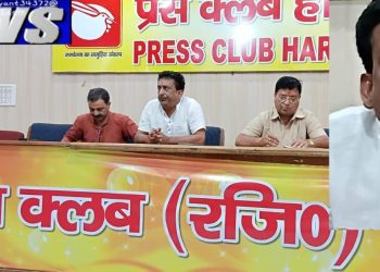 हरिद्वार : उत्तराखंड में पलायन और बाघों की समस्या पर फिल्म बनाएंगे हेमंत पांडे