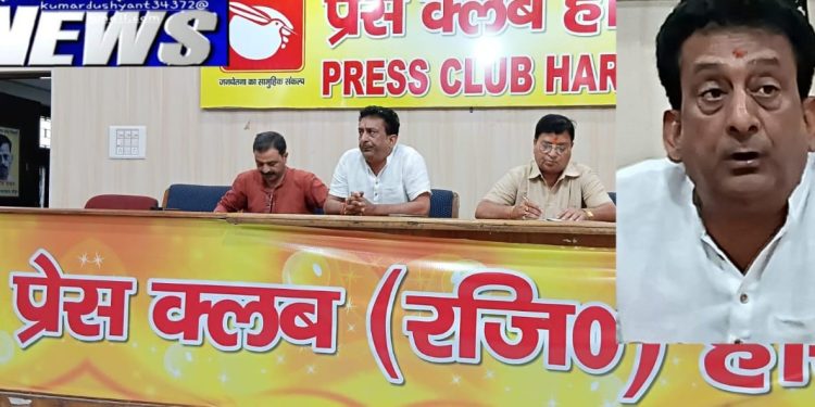 हरिद्वार : उत्तराखंड में पलायन और बाघों की समस्या पर फिल्म बनाएंगे हेमंत पांडे