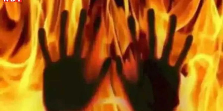 बेरहम पत्नी : घरेलू हिंसा के बाद पत्नी ने पेट्रोल छिड़ककर पति को किया आग के हवाले