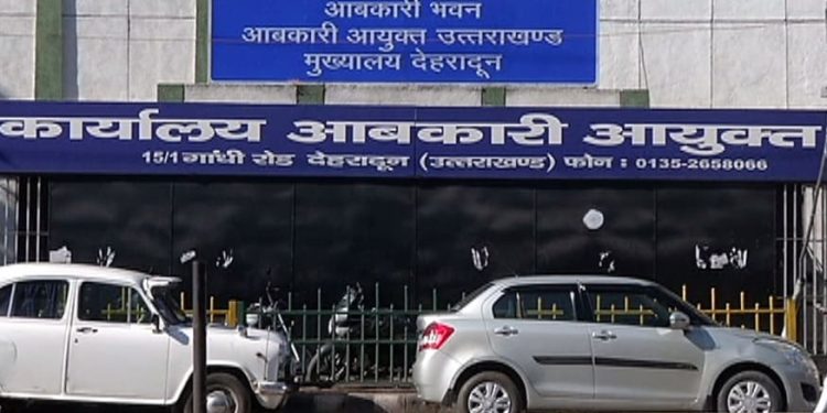 बड़ी खबर : आबकारी विभाग में हलचल, 10 निरीक्षकों के तबादले