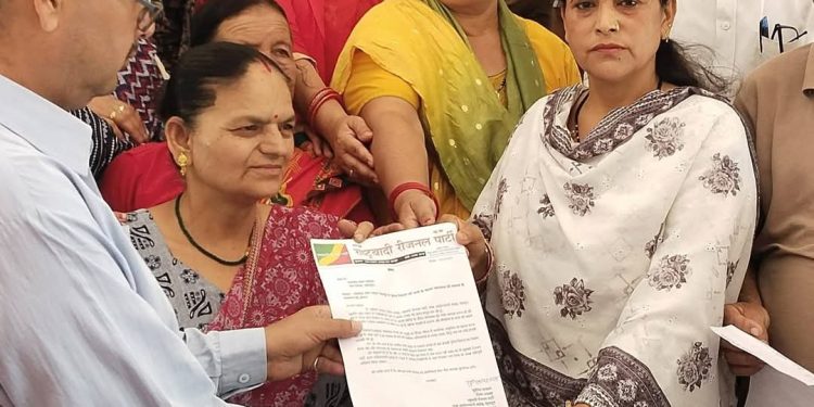 रीजनल पार्टी ने किया नगर निगम का घेराव, चला हाई वोल्टेज ड्रामा