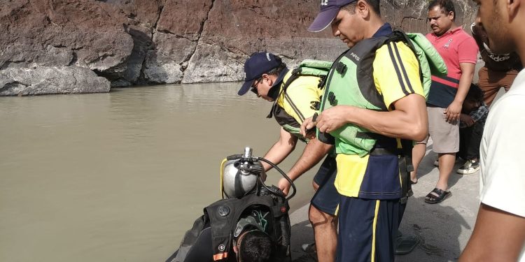 दुखद : नदी में नहाने गए दो युवक बहे, एक को SDRF ने बचाया, एक की मौत