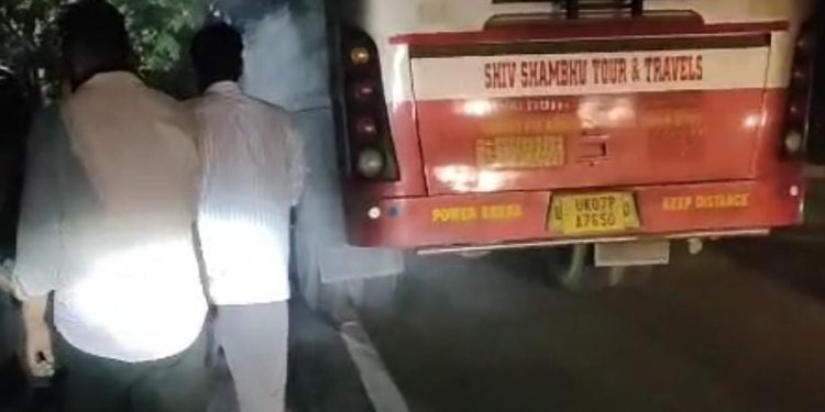 वीडियो : चलती बस में लगी अचानक से आग, पुलिस का सराहनीय बचाव कार्य