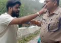 दंबगई : खुद को आईजी का भतीजा बता पुलिसकर्मियों से उलझ पड़ा युवक, बोला अभी सस्पेंड करा दूंगा