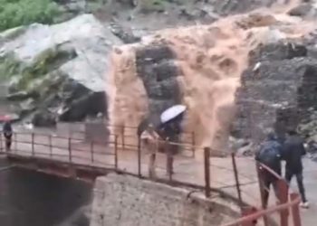 वीडियो : केदारनाथ पैदल मार्ग पर मलबा-पत्थर आने से दो घायल, यात्रा स्थगित