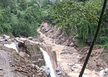 भारी बारिश का कहर : जखोली का पर्यटक स्थल बधाणी ताल-मयाली मोटर मार्ग ठप, पुल बहने से विश्वनाथ बस भी बाधित 