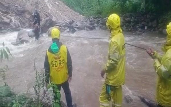 रुद्रप्रयाग : अलकनंदा नदी में यात्रियों से भरी बस गिरी, बड़ी जनहानि का अंदेशा