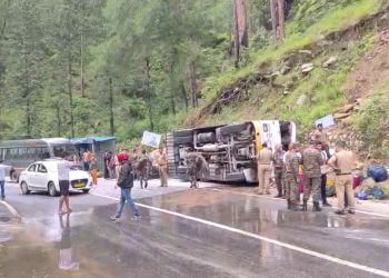 बड़ी खबर : चमोली में सेना के जवानों की बस पलटी, कई जवान घायल