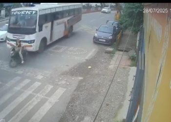 दुखद : बस ने मारी स्कूटी सवार युवती को टक्कर, दर्दनाक मौत वीडियो आया सामने