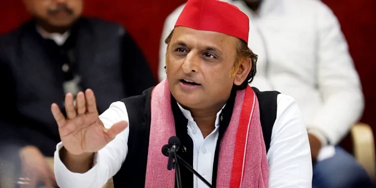 उत्तर प्रदेश : महिला पत्रकार से बदतमीजी करनी अखिलेश यादव को बुरी पड़ी