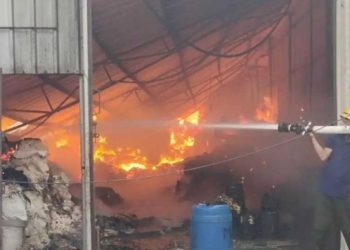 हरिद्वार : फैक्ट्री में लगी भीषण आग