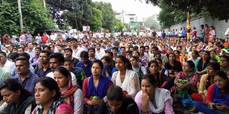 फिर उग्र हुए अतिथि शिक्षक : जल्द नए आंदोलन की चेतावनी