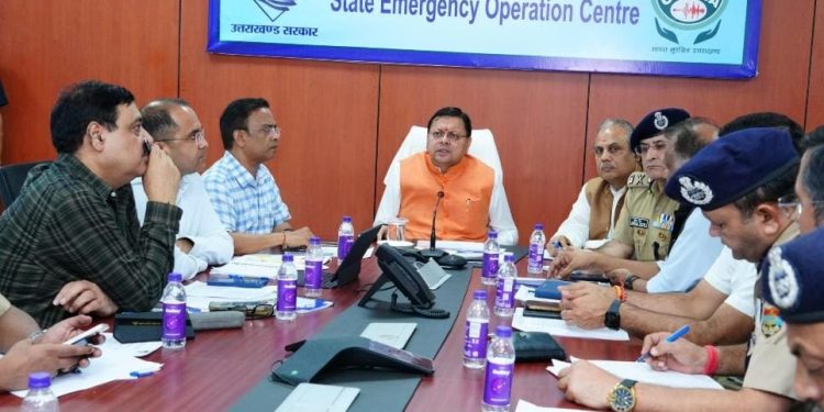 धराली आपदा : आपदा परिचालन केंद्र पहुंचे सीएम धामी, बोले एक-एक जान बहुत कीमती