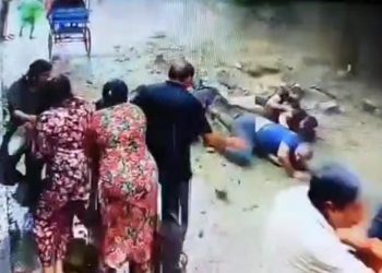 देखें वीडियो : उत्तरकाशी के बाद अब हरिद्वार में भी हुआ भूस्खलन, बाल-बाल बचे श्रद्धालु