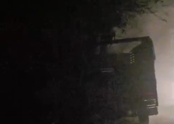 वीडियो : ऋषिकेश सात मोड़ के पास चलते वाहन मे लगी आग, चालक ने कूदकर बचाई जान