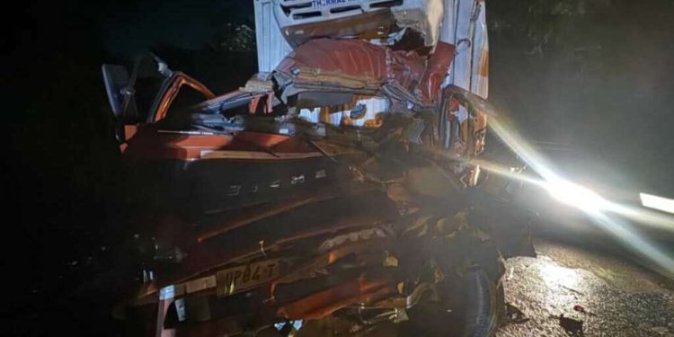 दुखद : यहां दुग्ध वाहन और ट्रॉले की भीषण टक्कर, एक की मौत